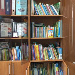 Библиотечный фонд методической и детской литературы, находится в методическом кабинете